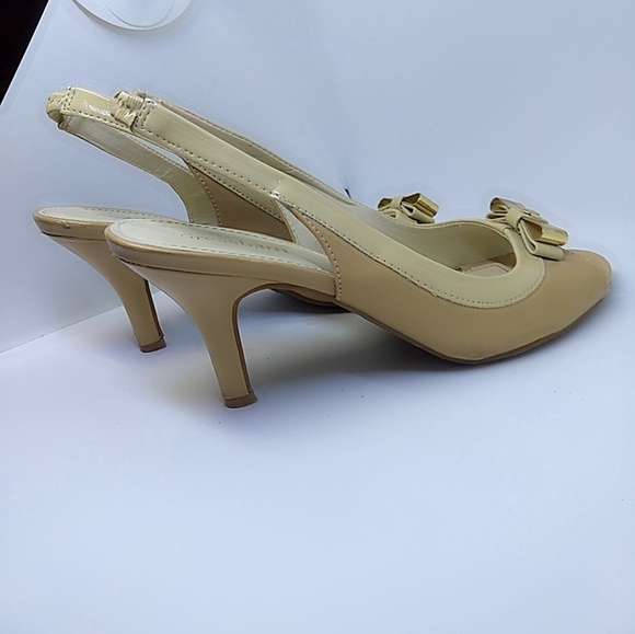 Womens Golden Heels w/ Bows Size 10 - Picture 7 of 8